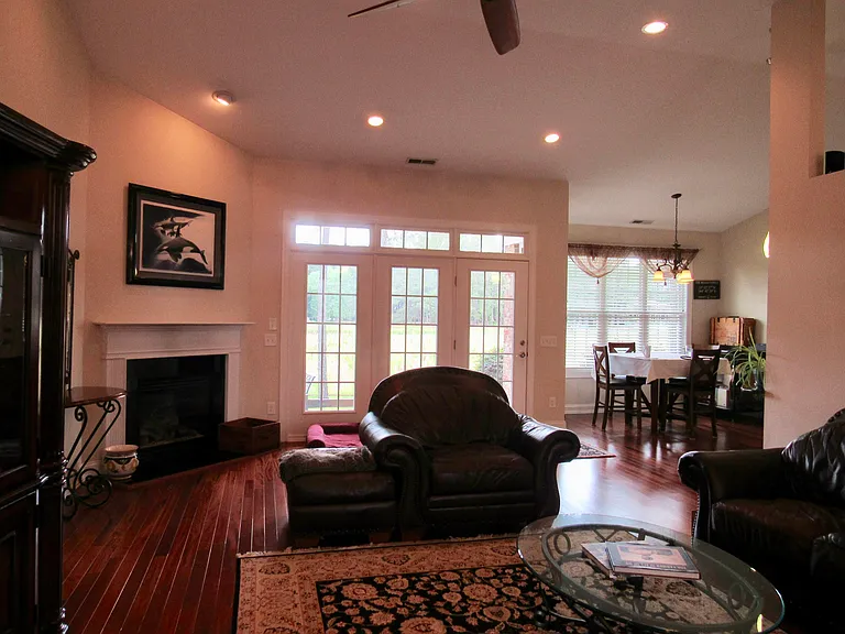 1271 Greenbriar Dr — Photo 10