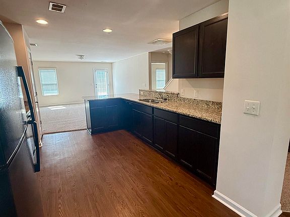 5th image of 107 Traditions Blvd