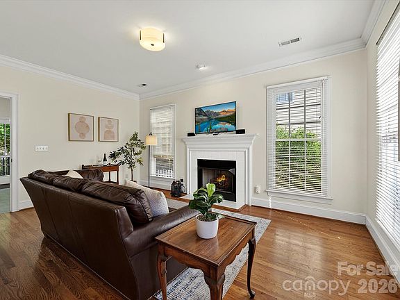 5th image of 814 Stargard Ct