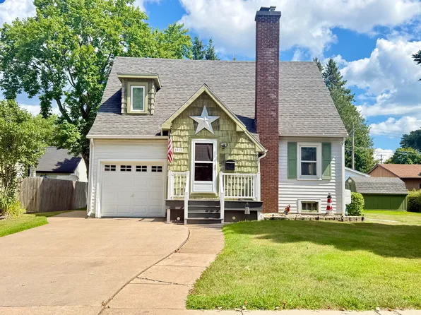1015 Kimball St, Sault Sainte Marie, MI 49783
