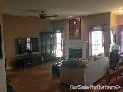 3rd image of 3026 Hornell Pl