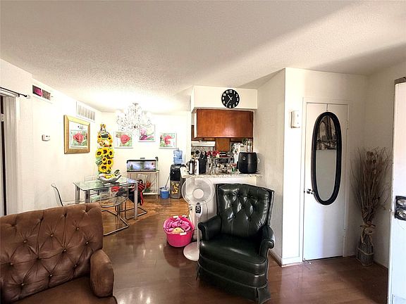 5th image of 9201 Clarewood Dr #245