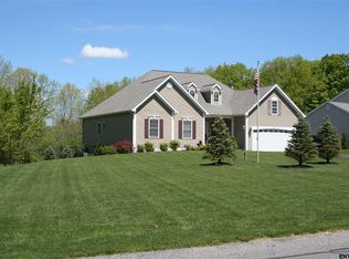 20 Knottingley Pl, Ballston Lake, NY 12019