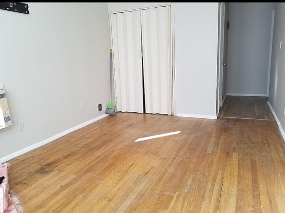 Master BR w walkin closet