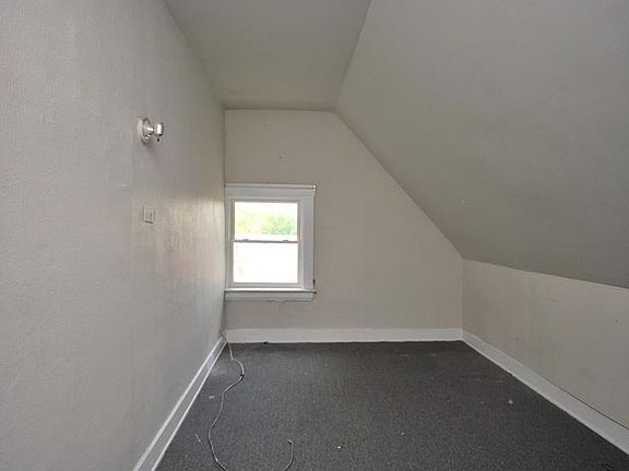 5th image of 2363 Stratford Ave