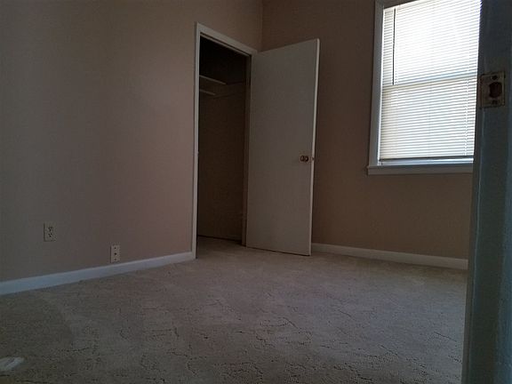3rd image of 1117 W 6th St