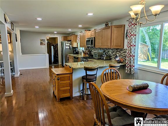 5th image of 1633 Lakeview Rd