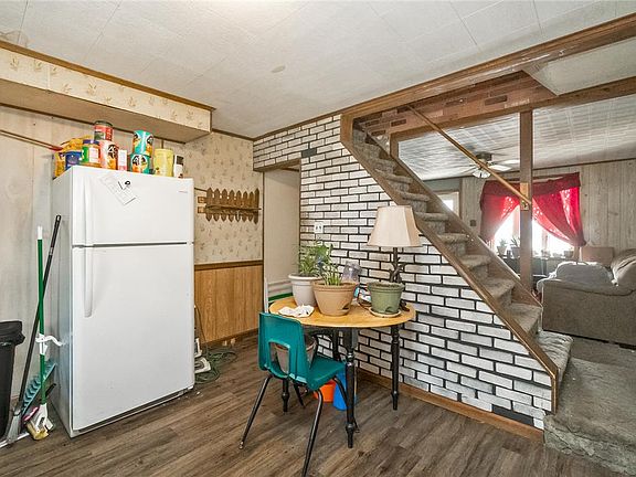 5th image of 377-379 W Ridge St