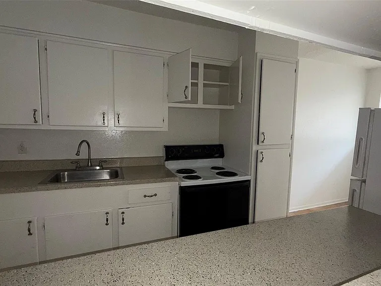 4921 Crawford St #19 — Photo 3