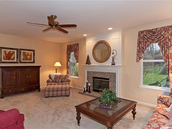4th image of 313 Halifax Ct