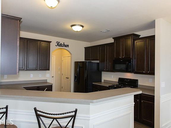 3rd image of 202 Highland Village Ln