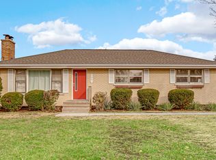 100 E Devon Ave, Roselle, IL 60172