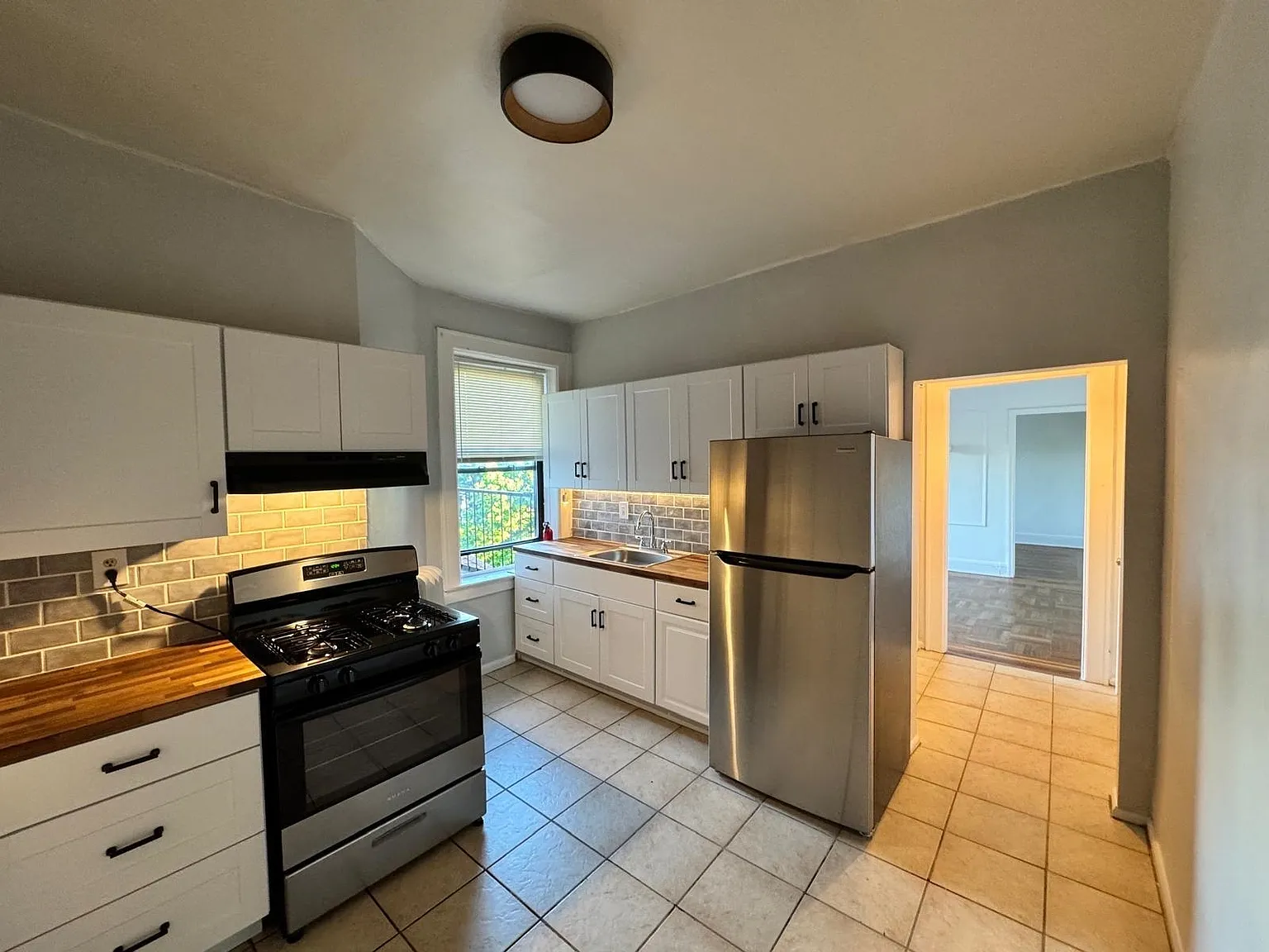 1 bed, 1.0 bath, 570 sqft, $2,100 — Photo 3