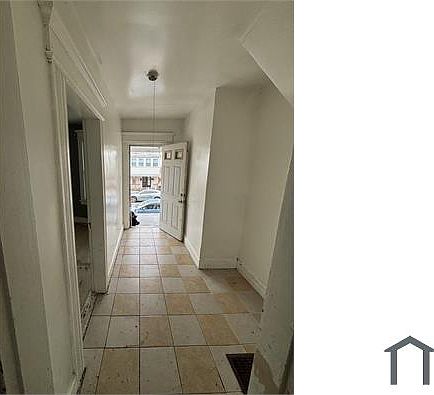 5th image of 118 Bell St #1