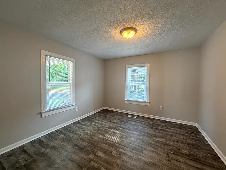 644 Gunn St — Photo 11