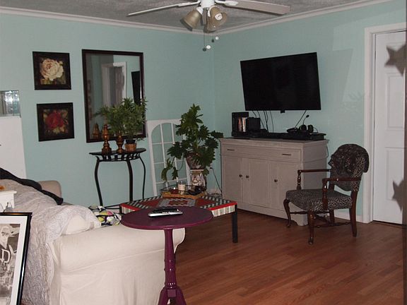4th image of 312 Summit St #1
