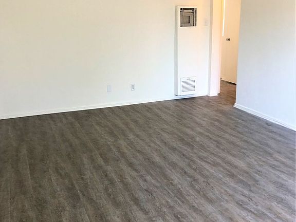 3rd image of 1001 N Gardner St APT 101