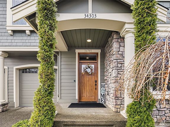 Warm, welcoming covered entry patio. 