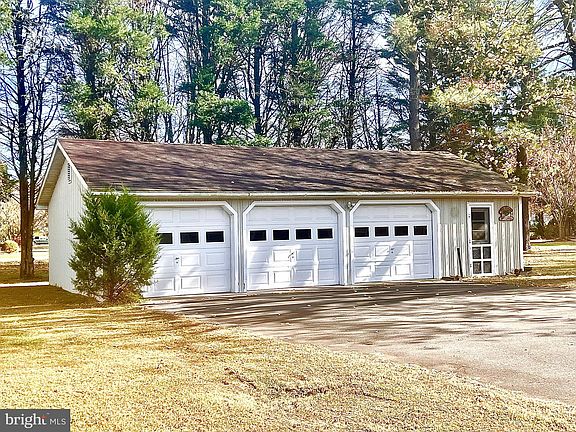 3rd image of 6525 Mary Jane Dr