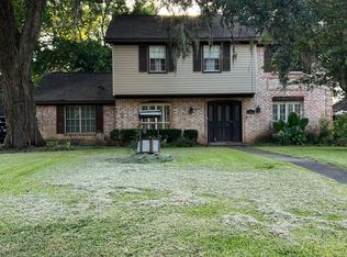 304 Huckleberry Dr, Lake Jackson, TX 77566