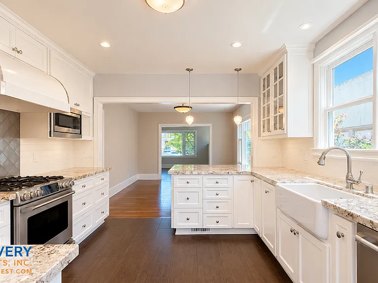 4517 Pleasant Valley Ct N — Photo 17