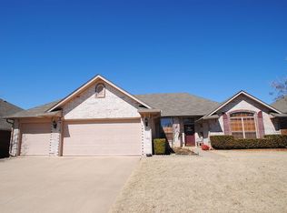 725 Crescent Cir, Oklahoma City, OK 73110