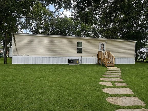 2nd image of 862 NE Coldwater Ave