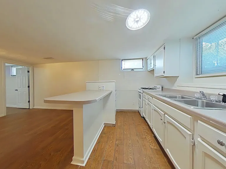 2917 Jackson St — Photo 4
