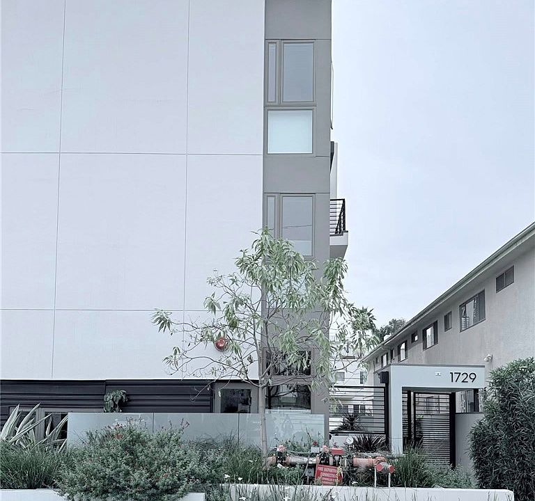 1st image of 1729 S Barrington Ave #3