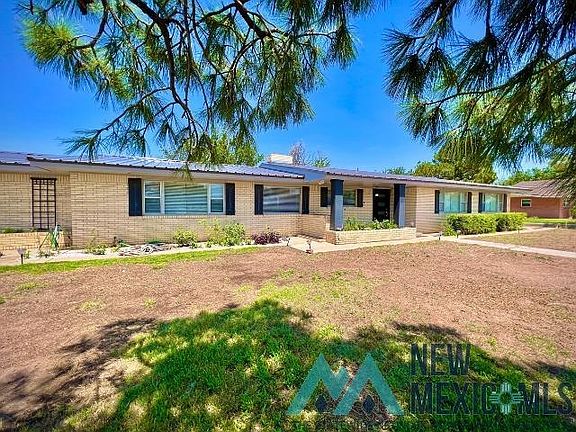 3rd image of 1025 S Country Club Dr