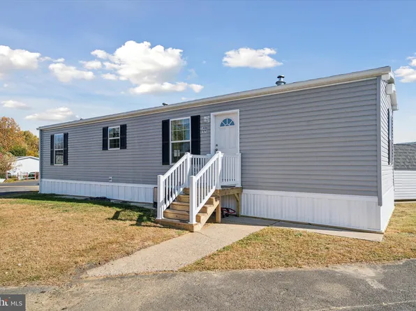 1446 Gibson Rd Trailer C57, Bensalem, PA 19020