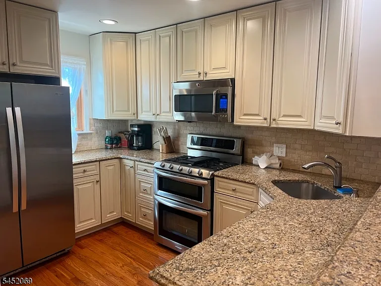 815 Seymour Ave — Photo 4