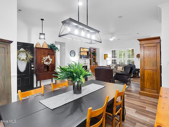 4th image of 1113 Coral Reef Drive