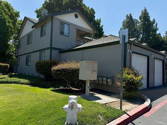2nd image of 522 Lancaster Ln
