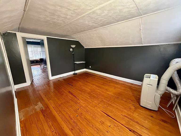 114 Beck St — Photo 9