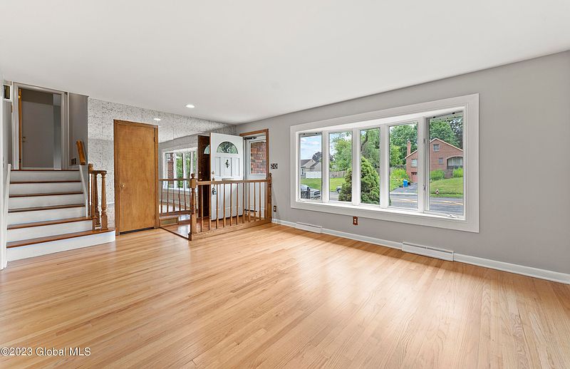 4th image of 10 Marwood Street