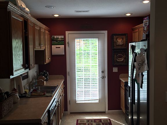 5th image of 603 Stratford Ct