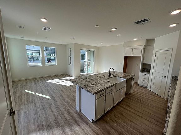 3rd image of 3051 Goldenvue Walk