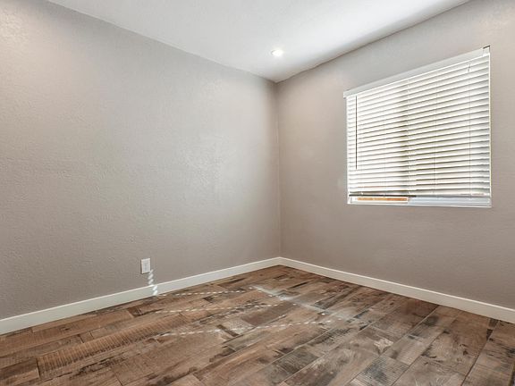 4th image of 2623 Barranca St #1/2