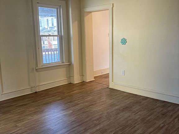5th image of 440 Hastings St