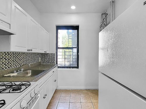 5th image of 217 W 145th St #18