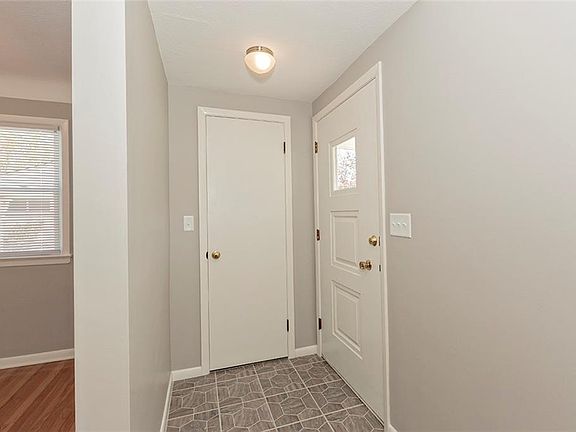 3rd image of 368 E 280th St