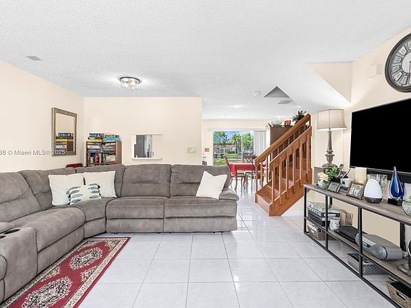 2nd image of 1463 Sussex Dr