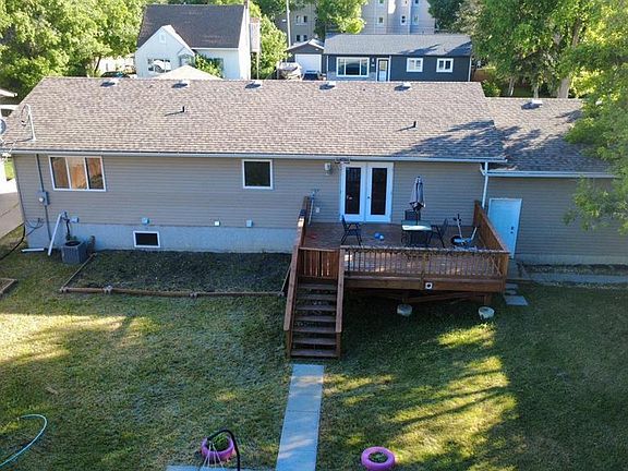 3rd image of 429 Stanley Ave