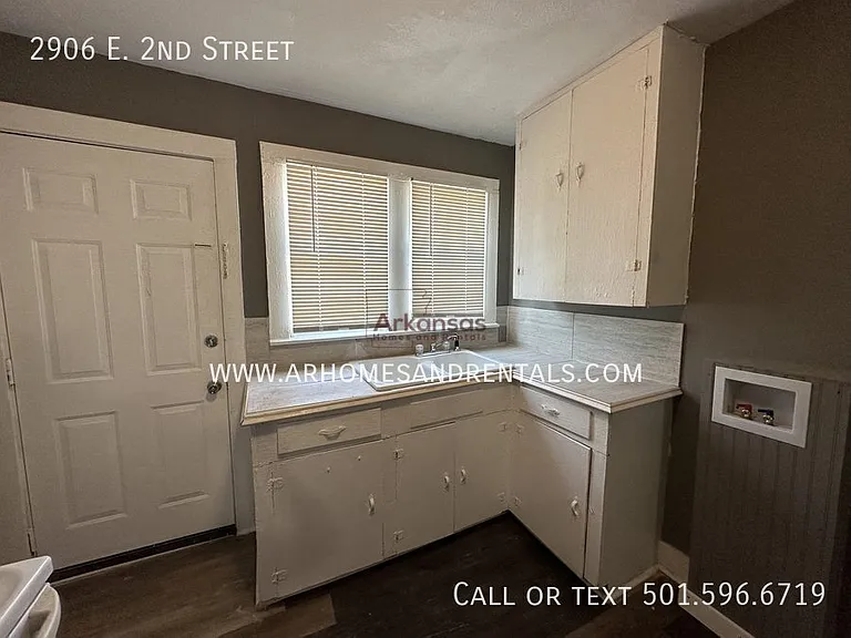 2906 E 2nd St — Photo 13