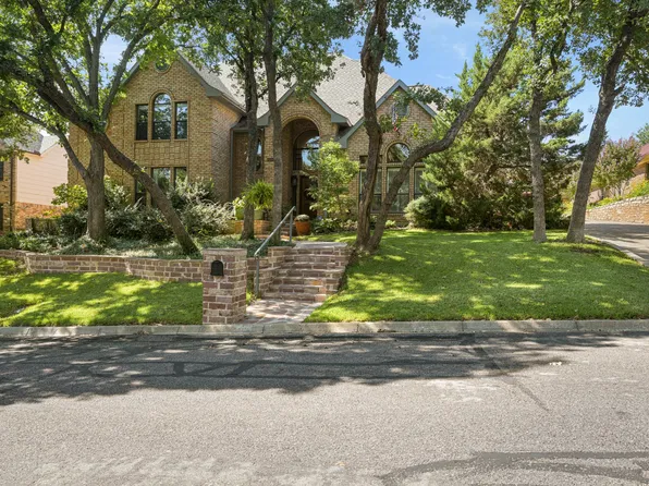 2104 Emerald Lake Dr, Arlington, TX 76013