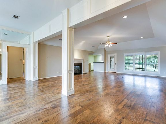 3rd image of 5814 Pecan Valley Ln