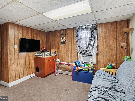 5th image of 229 Upland Ave