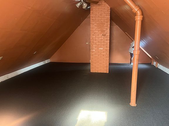 4th image of 1326 E 65th St #Up