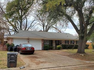 5017 Emerald Lake Dr, Fort Worth, TX 76103